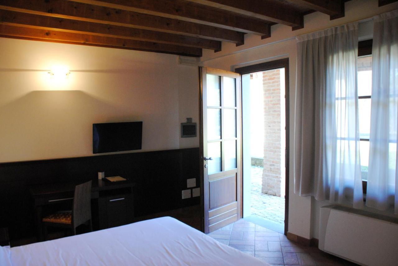 Country Hotel Castelbarco Vaprio d'Adda Exterior photo