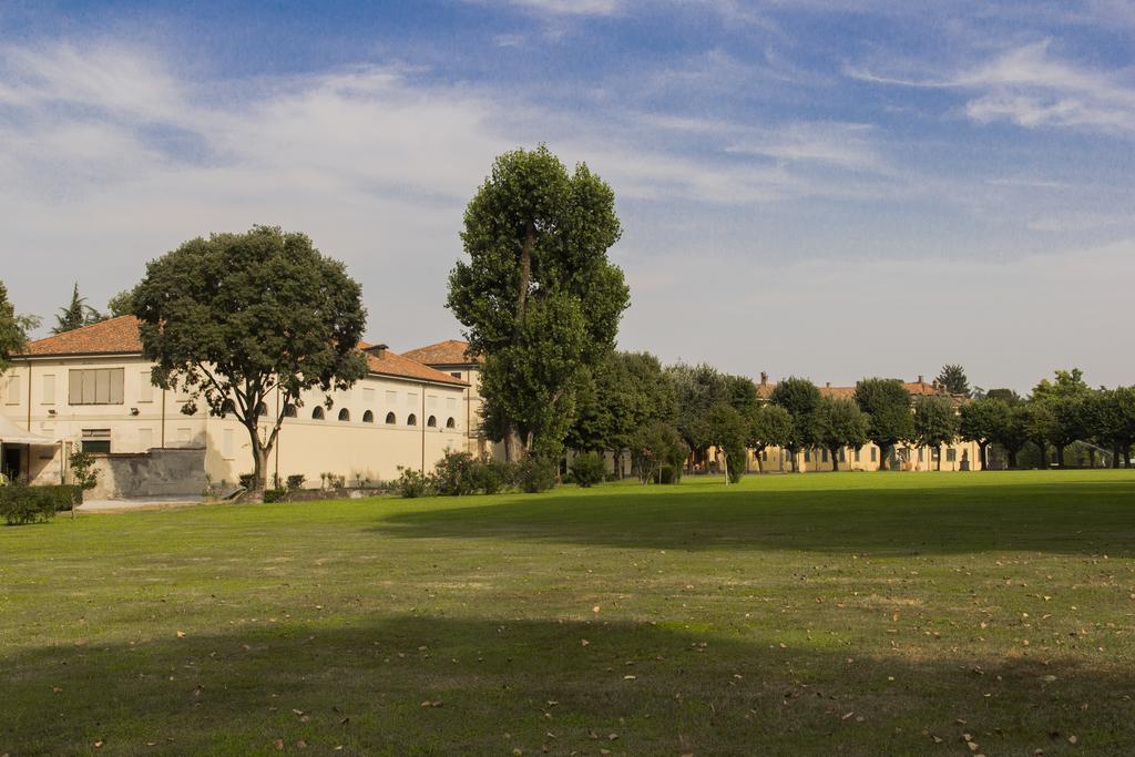 Country Hotel Castelbarco Vaprio d'Adda Exterior photo