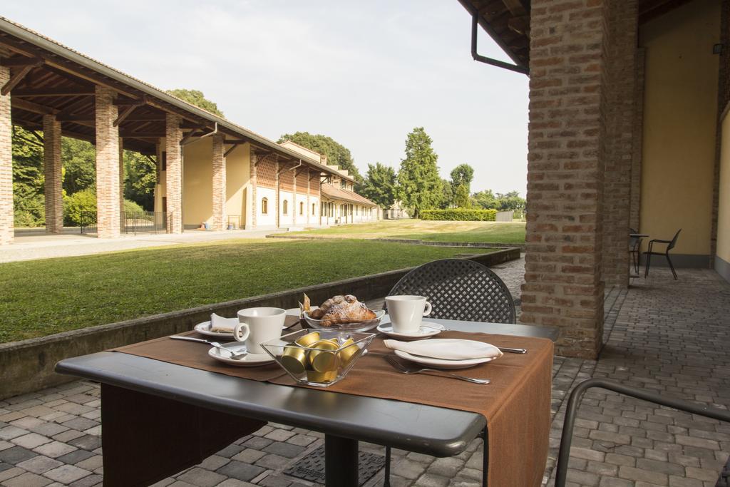 Country Hotel Castelbarco Vaprio d'Adda Exterior photo