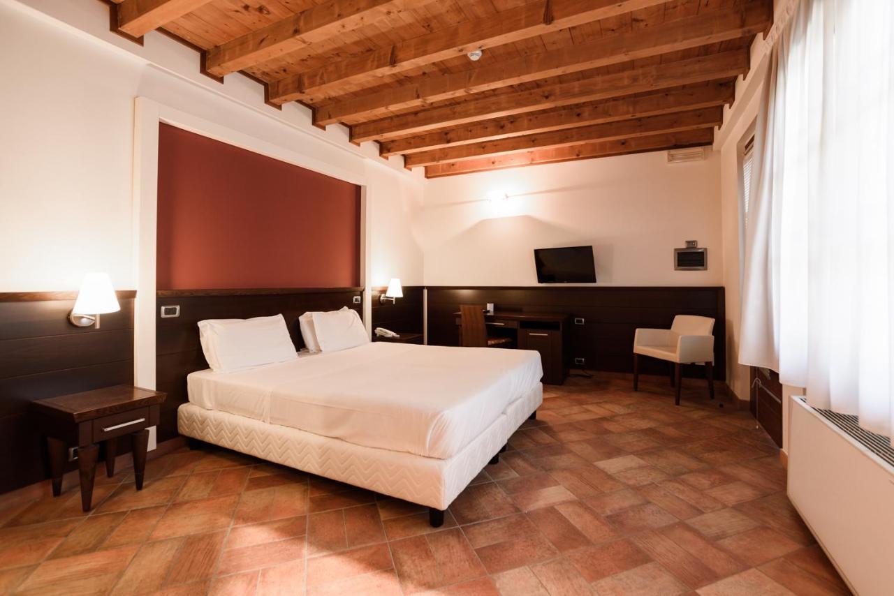 Country Hotel Castelbarco Vaprio d'Adda Exterior photo
